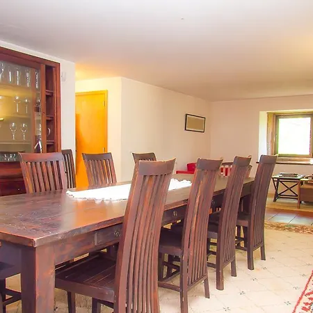 Liiiving In | Oak Tree Chill House