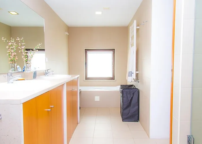 Liiiving In | Oak Tree Chill House קמיניה