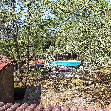 Liiiving In | Oak Tree Chill House