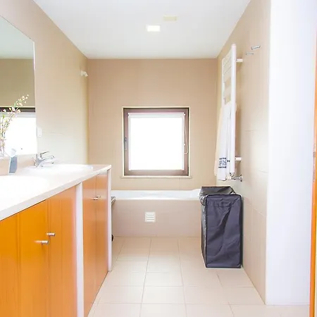 Liiiving In | Oak Tree Chill House Caminha