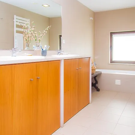 Liiiving In | Oak Tree Chill House